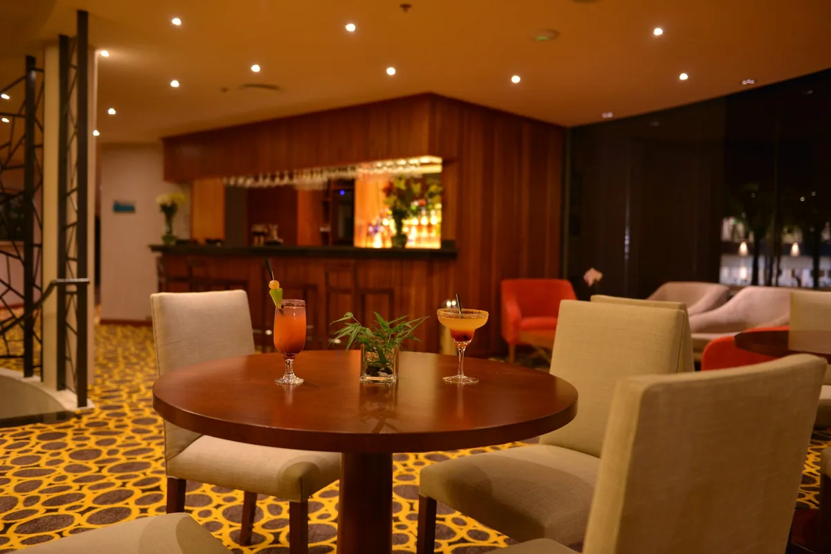 Ambiente lounge do Güira Bar